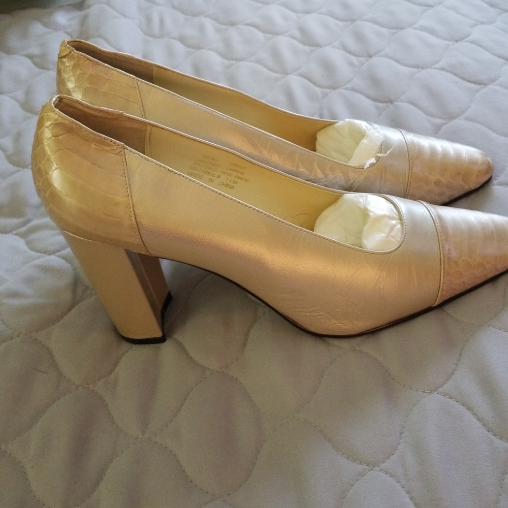 Shoes - Picture 2 of 4